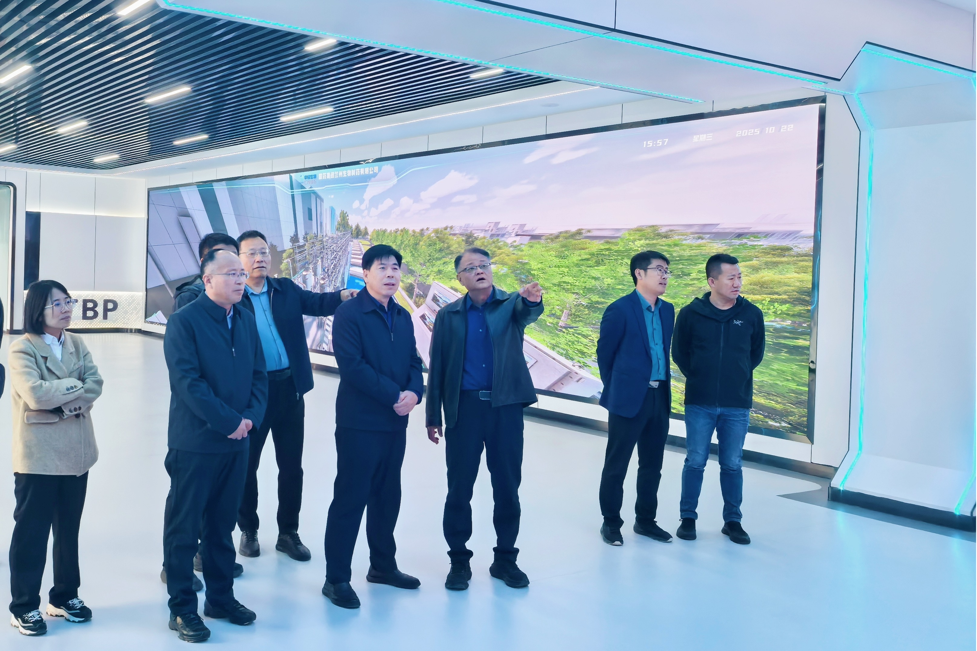 甘肅省紅十字會(huì)黨組書(shū)記、常務(wù)副會(huì)長(zhǎng)任進(jìn)全一行赴國(guó)藥天壇蘭州項(xiàng)目考察交流